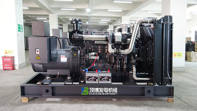 預算有限？頂博500KW柴油發(fā)電機組，智能節(jié)油，高性價比之選！